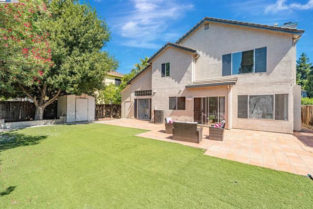 840 Menay Dr, Tracy CA: https://media.crmls.org/mediaz/1951eb09-80e8-46d5-bd9c-e23c68945989.jpg