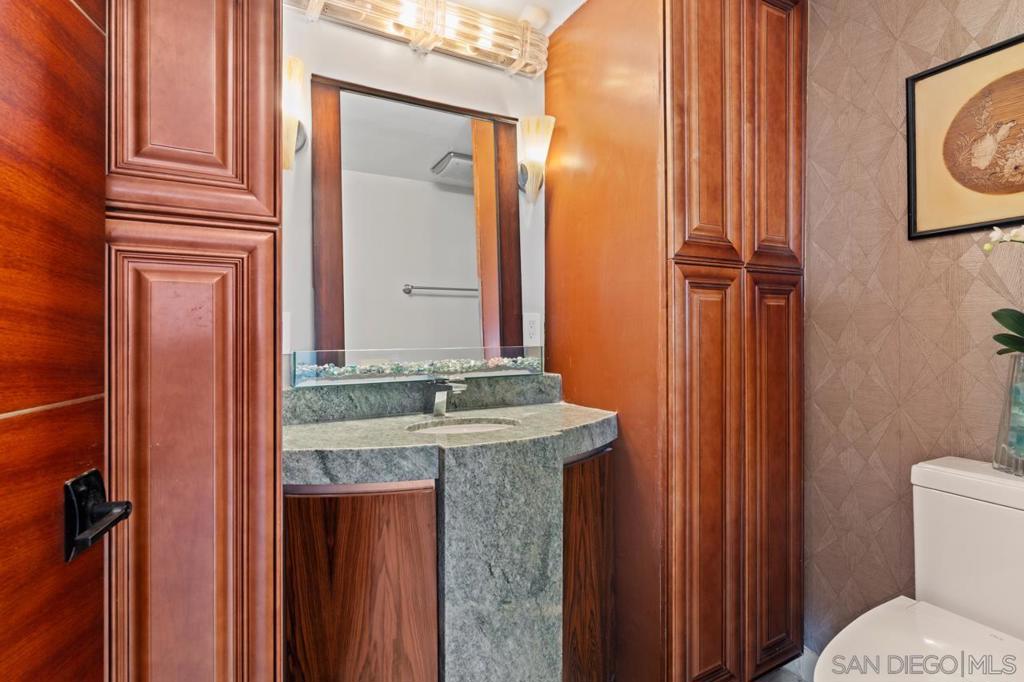 https://media.crmls.org/mediaz/1953046d-53d1-4a2b-a72a-6422bb1d4b81.jpg?preset=X-Large