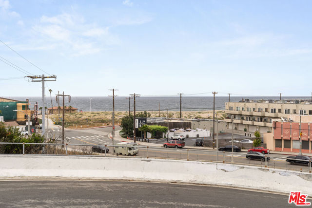216 Montreal Street, Playa del Rey CA: https://media.crmls.org/mediaz/1953410e-4f95-491a-aab1-d7c58f9e52eb.jpg