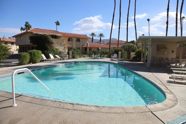 73167 Alice Marble Lane, Palm Desert CA: https://media.crmls.org/mediaz/19536753-314b-4923-a428-97b8bdacbeb4.jpg