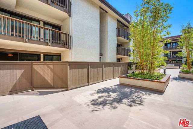 8600 Tuscany Avenue, Playa del Rey CA: https://media.crmls.org/mediaz/195422c1-d0d5-410b-9e8c-68736fd43c41.jpg