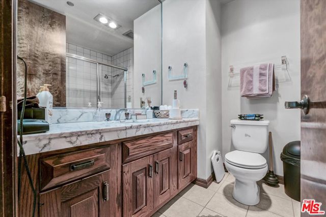 300 N Swall Drive, Beverly Hills CA: https://media.crmls.org/mediaz/195436ea-fb1c-46e8-8c96-84d6cc299dd5.jpg