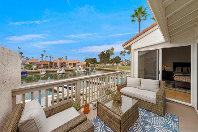 94 Kingston Ct W, Coronado CA: https://media.crmls.org/mediaz/195467c0-ed93-4367-a4fe-5347020531c7.jpg