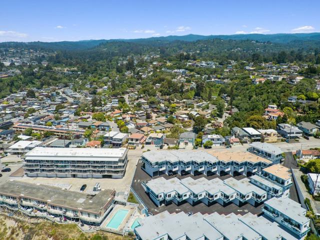 247 Rio Del Mar Boulevard, Aptos CA: https://media.crmls.org/mediaz/1954b207-0945-4697-9095-e664fb373671.jpg