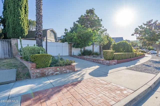 1642 Cayton Avenue, Simi Valley CA: https://media.crmls.org/mediaz/1954bcd6-9278-4f7b-881b-8185356da3c5.jpg