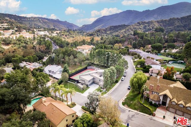 17765 Camino De Yatasto, Pacific Palisades CA: https://media.crmls.org/mediaz/1954cdc0-c0f4-40b4-926a-ec757d1f6586.jpg