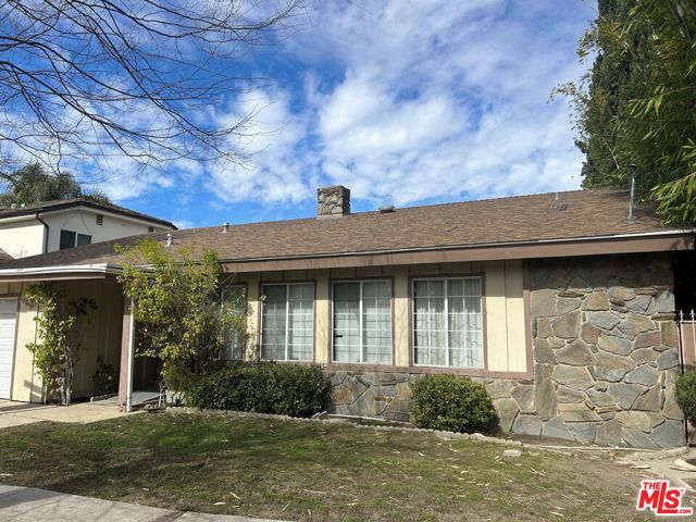 15609 Huston Street, Encino CA: https://media.crmls.org/mediaz/195538e2-0bb9-43c5-9ffc-ad559ba96a8b.jpg