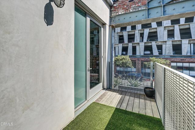 527 Molino Street, Los Angeles CA: https://media.crmls.org/mediaz/195556b7-b1da-4c78-86eb-1cd43043fe8f.jpg