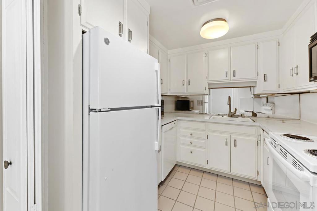 939 Coast Blvd - photo 13