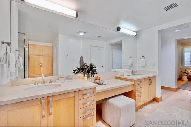 5420 La jolla Blvd., La Jolla CA: https://media.crmls.org/mediaz/1956556e-1771-403e-80bc-1c10d84f5e09.jpg