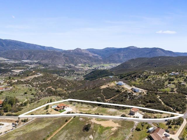 31223 Pauma Heights Road, Valley Center CA: https://media.crmls.org/mediaz/1956a01e-8bc2-411a-b9ab-883f6b9511a7.jpg
