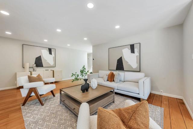 171 E Creek Drive, Menlo Park CA: https://media.crmls.org/mediaz/1956ca61-a635-421d-92a8-310486e0297c.jpg