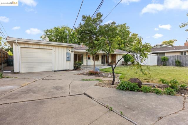5235 Adelaide WAY, Carmichael CA: https://media.crmls.org/mediaz/19576ab8-cd10-4eda-9865-3116e486e1da.jpg