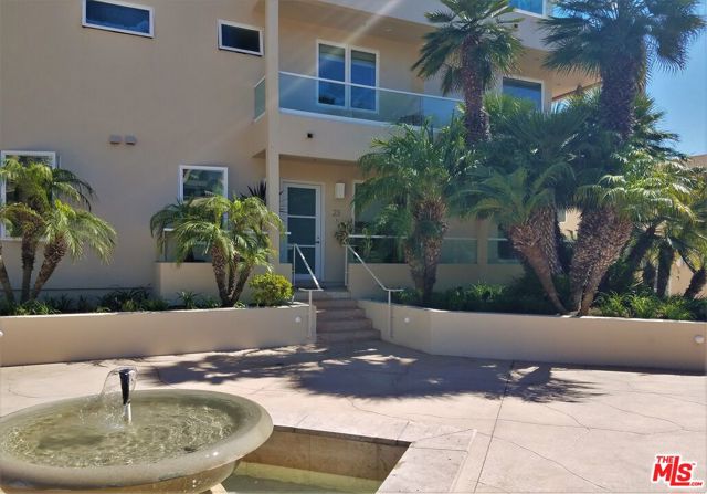 7301 Vista Del Mar, Playa del Rey CA: https://media.crmls.org/mediaz/19579d96-b6a4-4447-a431-444ea7cf2386.jpg