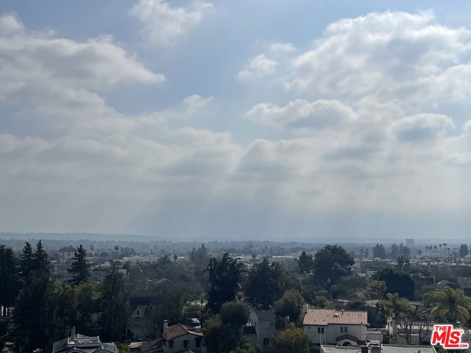 https://media.crmls.org/mediaz/1957af62-610b-41f8-9522-75250999d974.jpg?preset=X-Large