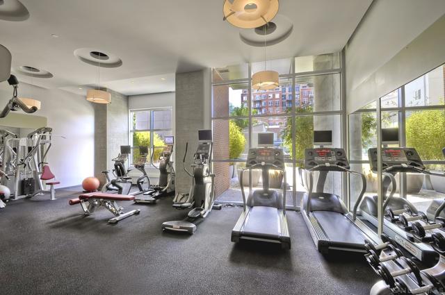 800 The Mark Ln, San Diego CA: https://media.crmls.org/mediaz/1957e967-f2a6-410c-9aaa-de51ac97922f.jpg