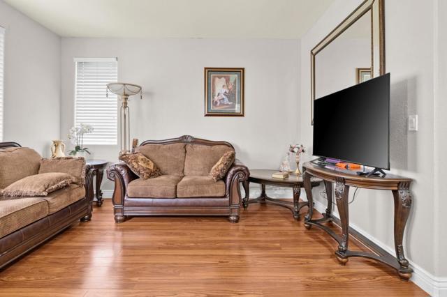 359 Barolo Circle, Greenfield CA: https://media.crmls.org/mediaz/19588ac0-b00e-466c-a7cd-b72c9f8766ca.jpg