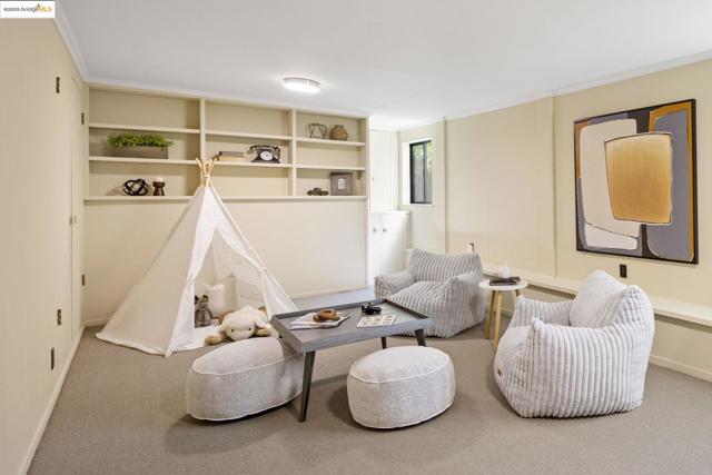 38 La Salle Ave, Piedmont CA: https://media.crmls.org/mediaz/195948d6-beea-4c0e-b054-9d9bcdfca3ca.jpg