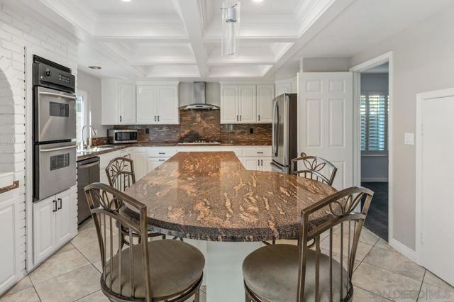 11666 Papagallo Court, San Diego CA: https://media.crmls.org/mediaz/195960fc-a5ca-4979-917b-dc9ce8d2a9a1.jpg