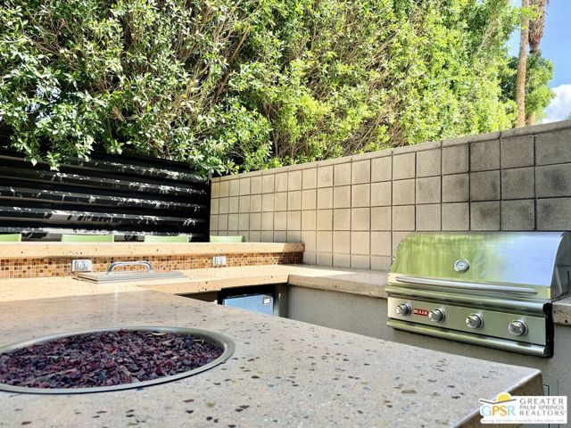 588 E San Lorenzo Road #204, Palm Springs, CA 92264