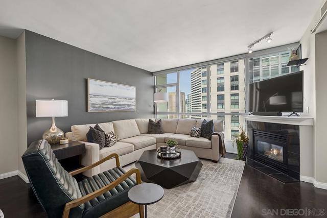 555 Front St, San Diego CA: https://media.crmls.org/mediaz/1959aa81-a789-4354-b831-17f4abab12cb.jpg