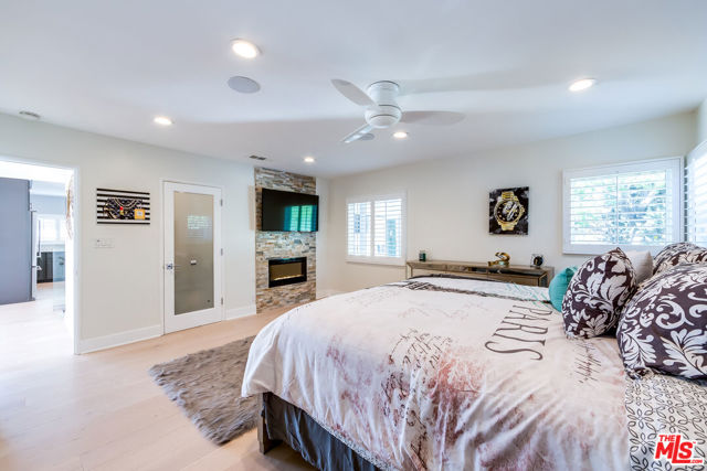 3490 Wonder View Place, Los Angeles CA: https://media.crmls.org/mediaz/1959c3d0-ce39-467f-9ecb-1433b87c2d52.jpg