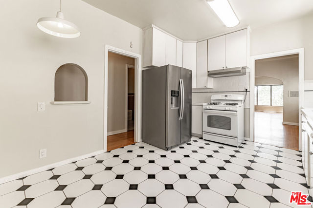 6101 Alcott Street, Los Angeles CA: https://media.crmls.org/mediaz/195a57c3-e8e5-4201-955f-c93cfc9ade47.jpg