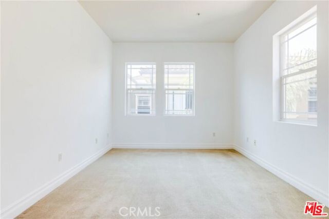 917 S New Hampshire Avenue, Los Angeles CA: https://media.crmls.org/mediaz/195acd06-cd95-4903-b7cf-f591280975b6.jpg