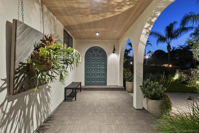 4223 Middlesex Dr, San Diego CA: https://media.crmls.org/mediaz/195ae8ec-cfa1-4b6e-a651-8cc97030459d.jpg