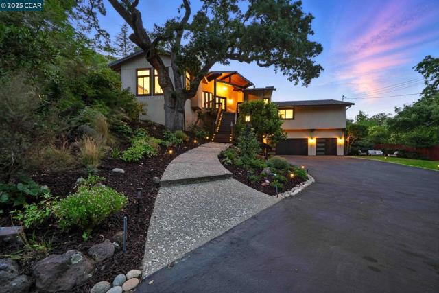 1542 Hillgrade Ave, Alamo CA: https://media.crmls.org/mediaz/195b70c4-2257-4c2f-8341-bb5903a6cb51.jpg