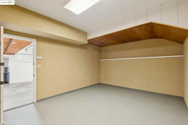 2250 Bywood Dr, Oakland CA: https://media.crmls.org/mediaz/195b9341-6f83-4cc2-bb67-51269c22d27c.jpg