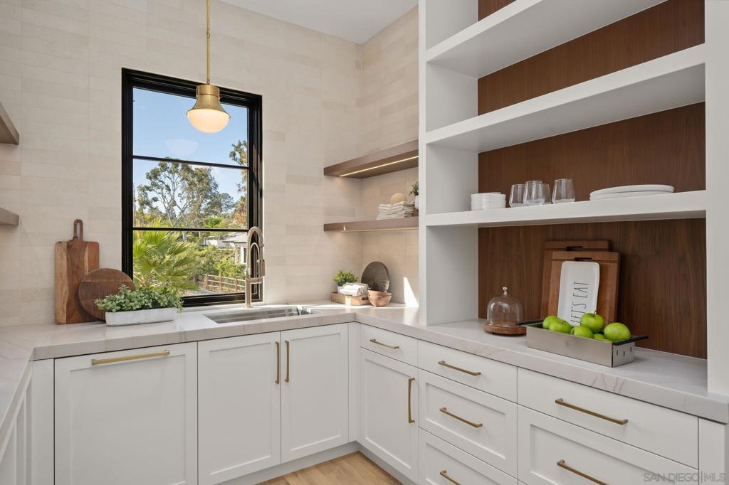 MLS #250043116SD image #10