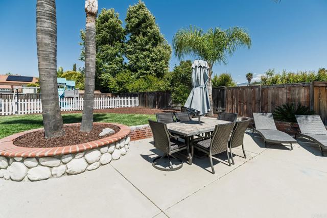 31061 Via Gilberto, Temecula CA: https://media.crmls.org/mediaz/195d5829-7daf-41a1-8aed-f5f2cd08cbfc.jpg