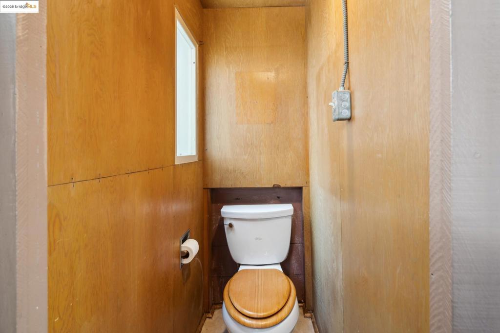 https://media.crmls.org/mediaz/195df5e8-93e3-476e-b90c-ba75b655ef2a.jpg?preset=X-Large
