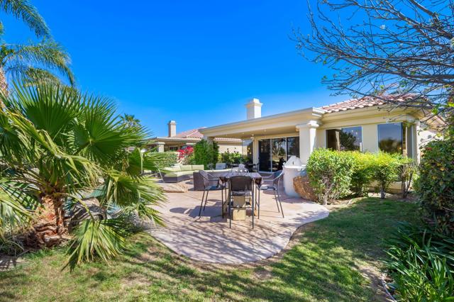 80080 Riviera, La Quinta CA: https://media.crmls.org/mediaz/195e0763-f6a2-474f-bbbb-9eb3cc647e3f.jpg