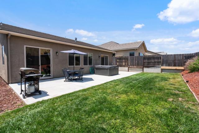 1621 Castlerock Drive, Hollister CA: https://media.crmls.org/mediaz/195e4993-cd45-437a-8ba7-219bf6414f8e.jpg