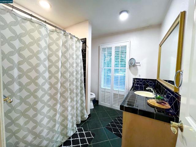 250 W Cypress Rd, Oakley CA: https://media.crmls.org/mediaz/195ea3e5-8bb8-4fb7-b376-b5a6256afbfc.jpg