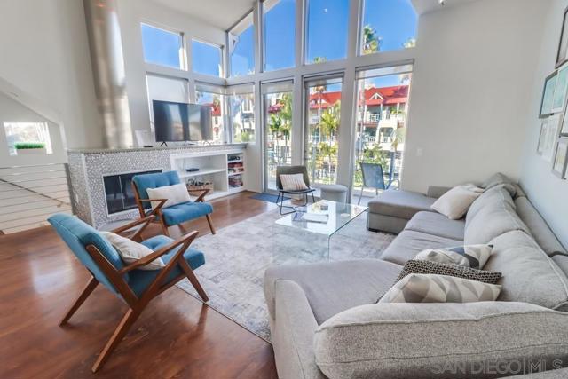 1016 1st St, Coronado CA: https://media.crmls.org/mediaz/195ec244-8e6d-4cc6-aedf-08605fc0250c.jpg