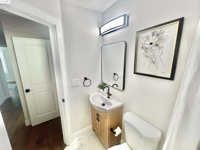 518 4th Street, Richmond CA: https://media.crmls.org/mediaz/195f2173-08b0-45ad-ba97-00f0305c959c.jpg
