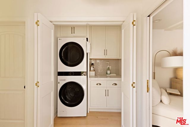 13128 Hartsook Street, Sherman Oaks CA: https://media.crmls.org/mediaz/195f7ac5-6fb8-4faf-aecc-959513f69a16.jpg