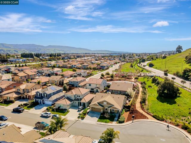 190 Pasilla Ct, Morgan Hill CA: https://media.crmls.org/mediaz/195f8a9e-8def-4771-ab1d-bab7ae32ca17.jpg
