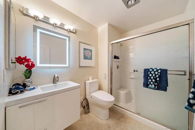 7102 Via Mariposa Norte, Bonsall CA: https://media.crmls.org/mediaz/195fa9dc-e60d-44eb-b3e0-091fffbe9056.jpg