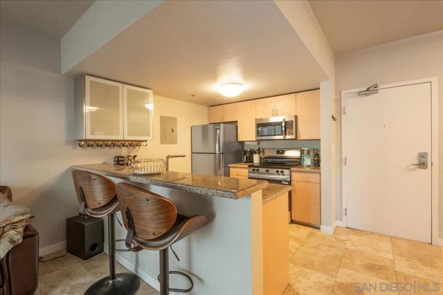 425 W Beech St, San Diego CA: https://media.crmls.org/mediaz/195fcc9e-2a94-4be7-a53e-c255f2e2cce6.jpg