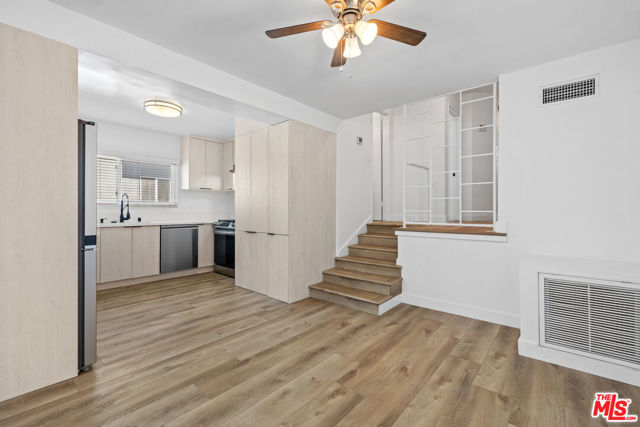 340 N Palm Drive, Beverly Hills CA: https://media.crmls.org/mediaz/19605337-a28f-4217-8bd0-accc43a85488.jpg
