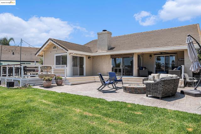 2167 Saint Andrews Ct, Discovery Bay CA: https://media.crmls.org/mediaz/19606e2f-9349-472f-a59e-1f534f638d66.jpg