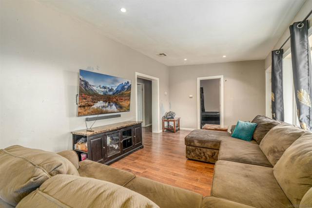 28587 Goetz Rd, Canyon Lake CA: https://media.crmls.org/mediaz/19608ccd-4db2-4d68-8b70-2b0ad031147d.jpg