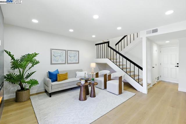 739 Aries Ln, Foster City CA: https://media.crmls.org/mediaz/19613fc5-4ed3-4f01-aa9f-c4a51d6706c6.jpg