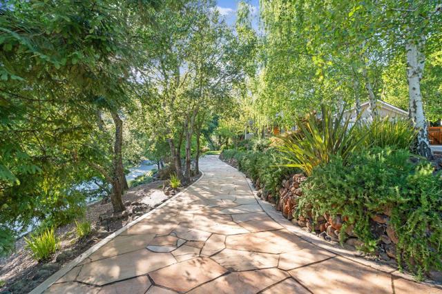 23447 Skyview Terrace, Los Gatos CA: https://media.crmls.org/mediaz/19625dbc-93f9-473b-a3e1-ac21a79e2728.jpg