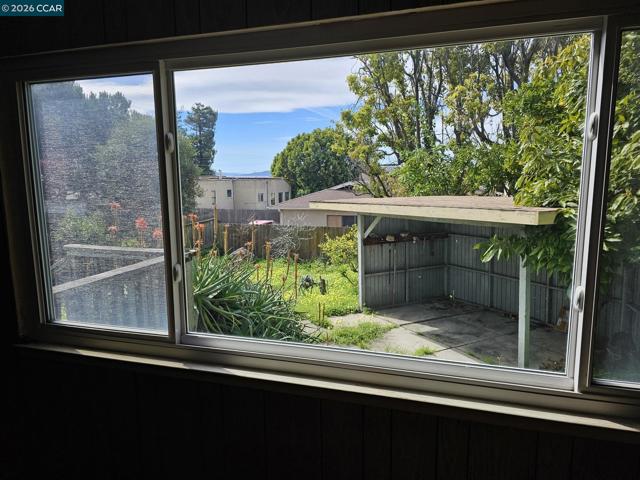 Image 27 of 38 For 627 Kern St  