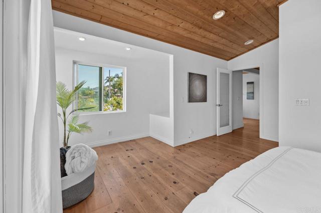159 W Diana, Encinitas CA: https://media.crmls.org/mediaz/19628255-75f9-4b8b-9e86-d0ee26f63c04.jpg